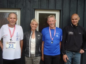 Tilsammen har de løbet 1.605 marathon. Jeg har stor respekt for Erhard Filtenborg, Birgitte Munch Nielsen, Anders Munch Madsen og Mogens Pedersen.
