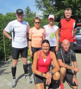 Fredskov Marathon i solskinsvejr. Bagerst: Jon Holm Hansen, Malene Ravn, Maria Weisbjerg, Søren Larsen Forrest: Annette Fredskov, Rune Engbork Thieme