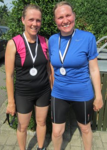 Birgitte Kirk og Ditte Trinderup havde planlagt at løbe to runder men endte med at løbe deres første halvmarathon. Stort tillykke :-)