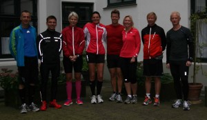 Carsten Jensen, Karsten Waldorff Nielsen, Katrine Bernbom, Annette Fredskov, Jakob Fischer, Charlotte Nielsen, Tony Gren klar til start kl. 9.00 - Fredskov Marathon i København