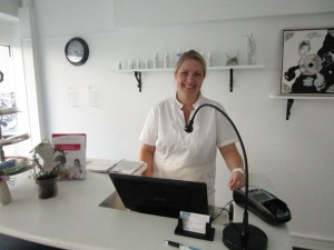 Fodterapeut Malene Schmøde i hendes hyggelige klinik i Næstved