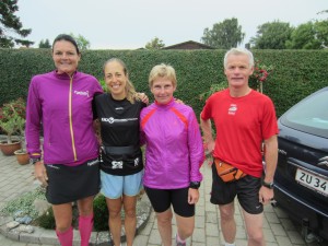 Annette Fredskov, Tracy Høeg, Lene Bruun, Preben Poulsen klar til Fredskov Marathon, løb nr. 65, 366/365