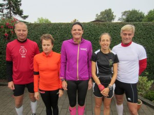 Nicholas Felten, Malene Ravn, Annette Fredskov, Tracy Høeg, Preben Damsgaard klar til start i tørvejr. Inden længe kom regnen!