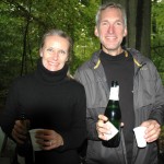 Helle Andersson og Jerk W. Langer. Skål i champagne. Tak til Helle for en super betjening i depotet. Foto: Karen Lyager Horve
