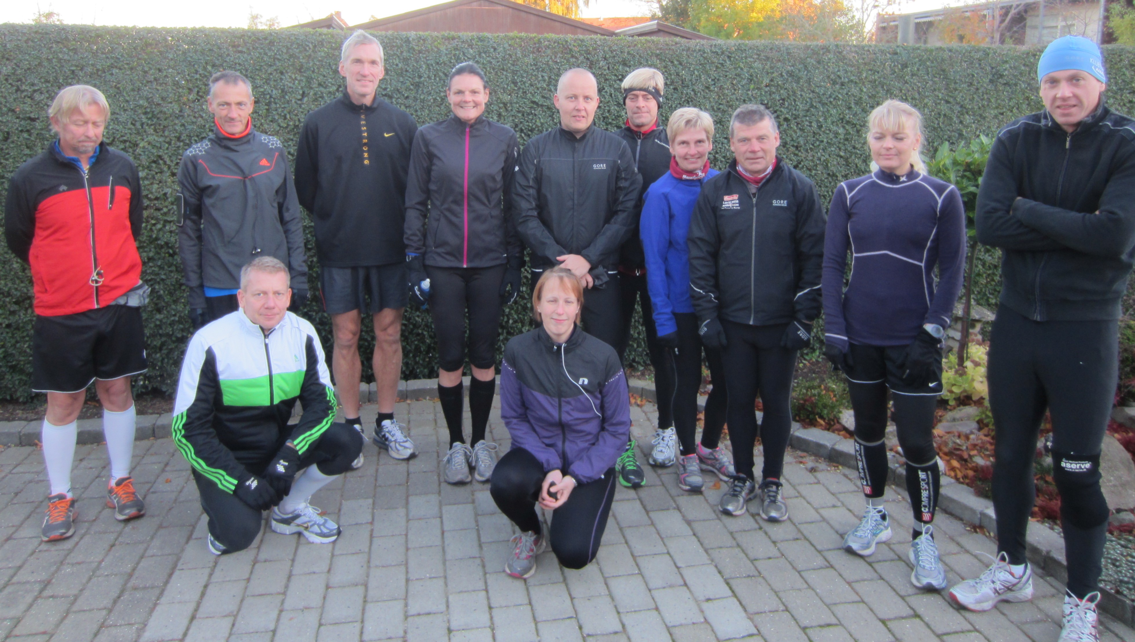 Vi var mange til start på en almindelig fredag i Næstved. Bagerst: Bagerst Tony Gren, Carsten Jensen, Jerk W. Langer, Annette Fredskov, Kenneth Munch, Preben Damsgaard, Lene Bruun, Ulrik Bruun, Rikke Skuldbøl, Rene Hjorth Olsen. Forrest: Morten Skram Jensen, Christina Lagersted