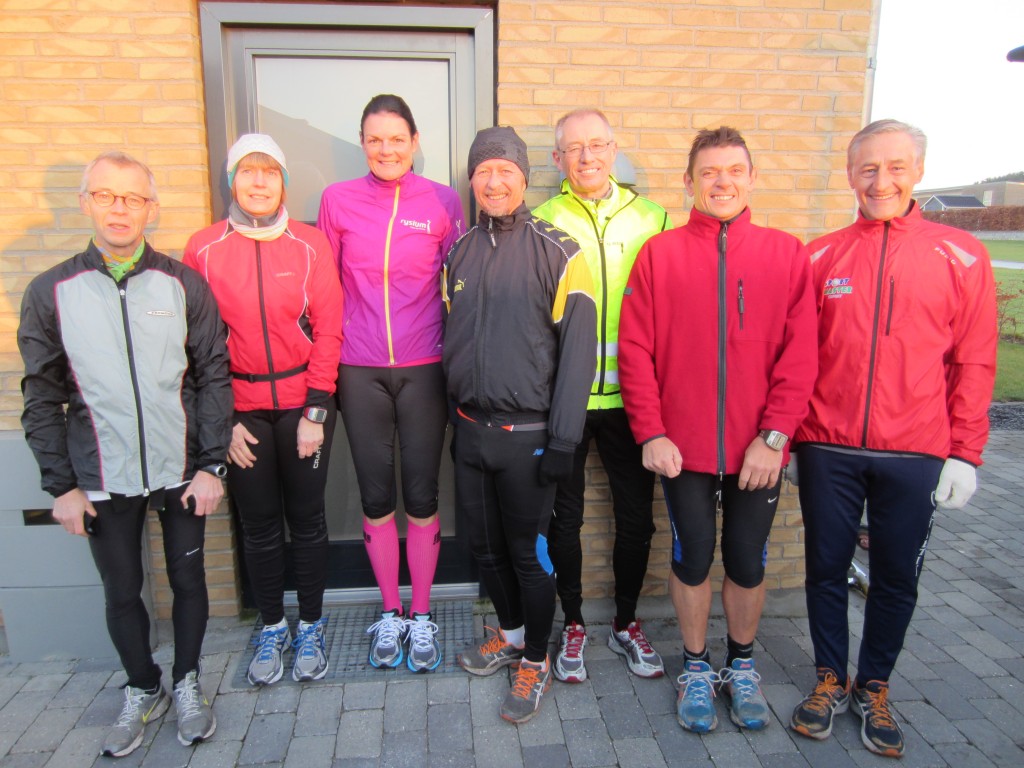 Klar til marathon i solskinsvejr: Carsten Christensen, Susanne Gren, Annette Fredskov, Tony Gren, Jörgen Nilsson, Hans Jørgensen, Henning Baginski